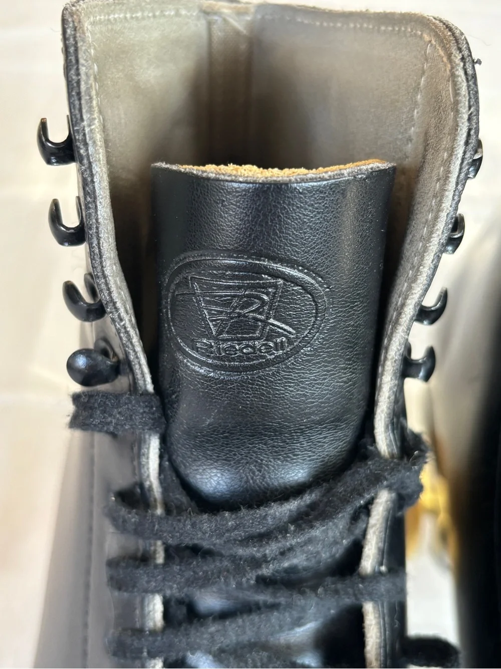 Vintage Riedell Roller Skates Black Leather Sure-Grip Plates Rollerbones Wheels - Picture 6 of 13